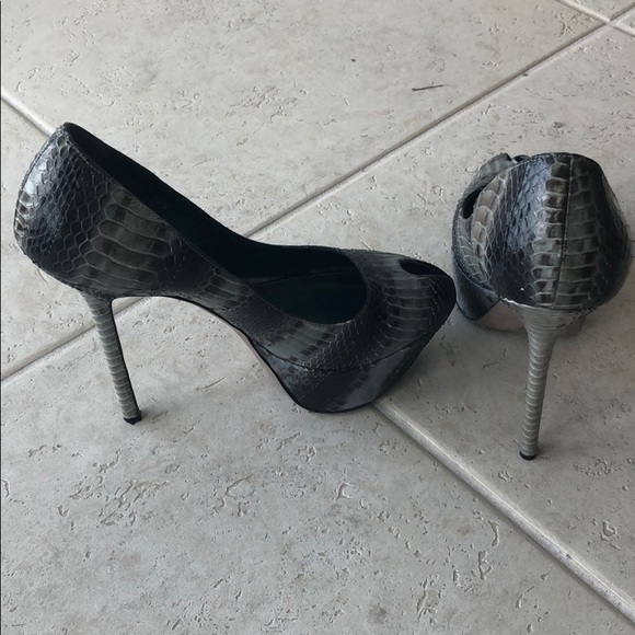 Sergio Rossi Snakeskin Cachet Pumps - Picture 2 of 5